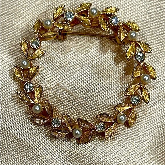 Vintage Gold and White Leaf Brooch - Picture 1 of 3